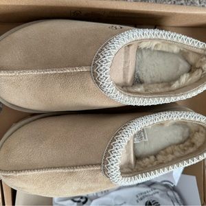 Women's Tasman Shearling Slippers Brand New UGG slippers color Sand size 9